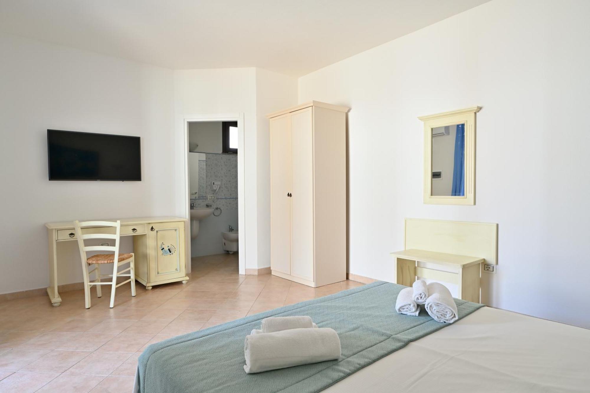 Mimose Beach Village Badesi Εξωτερικό φωτογραφία